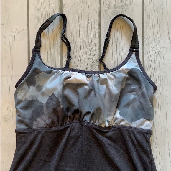 Lululemon Tank Top Size 4 With Side Pull Strings - Picture 2 of 10